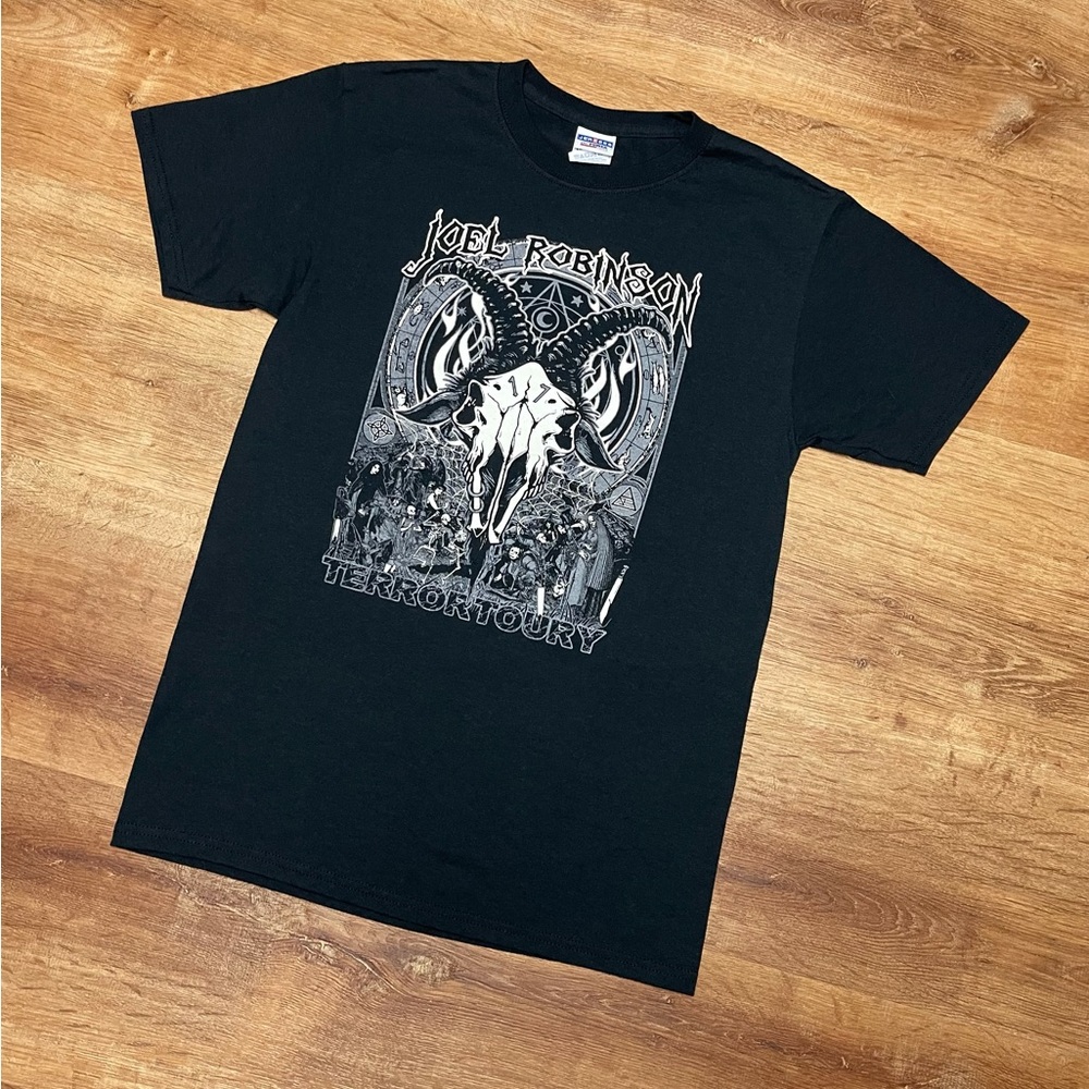 Graphic tee